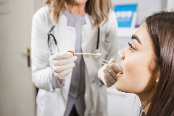 Urgent care doctor treating patient's broken hand